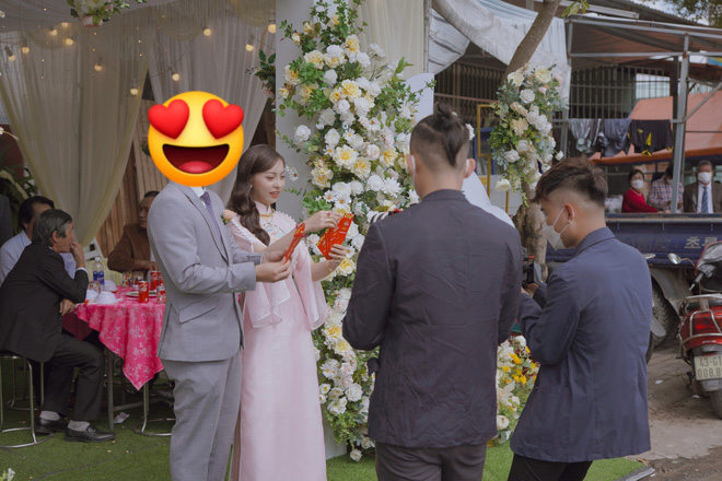 Bạn gái cũ của Quang Hải bất ngờ lên xe hoa 105623