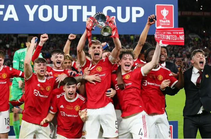 Video-bong-da-U18-MU-U18-Nottingham-Forest-dan-em-Ronaldo-ruc-ro-am-cup-ky-luc-Chung-ket-FA-Youth-mu-2-1652312679-492-width740height486