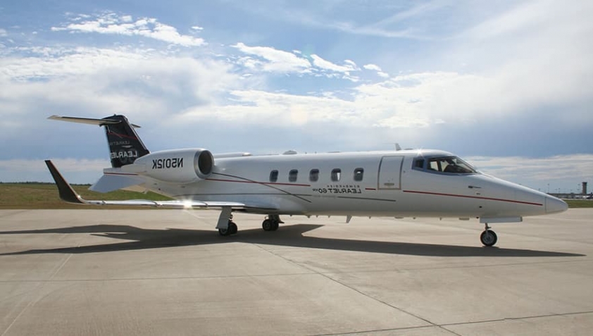 private-jet-charter-bombardier-learjet-60xr-aircraft-on-the-ground