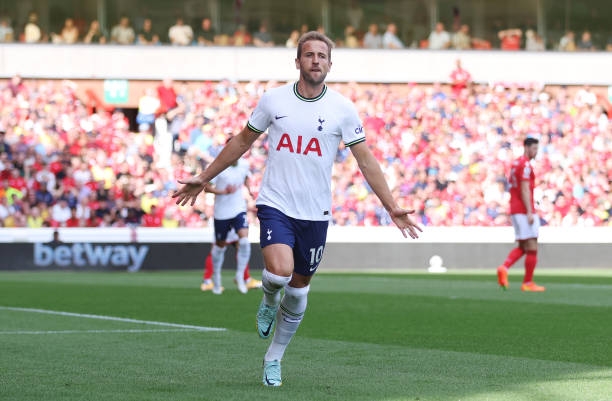 Kane ghi bàn mở tỷ số cho Tottenham. Ảnh: Getty