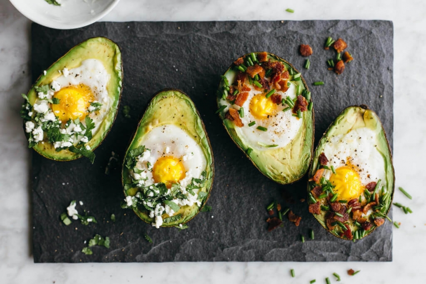 baked-eggs-in-avocado-6