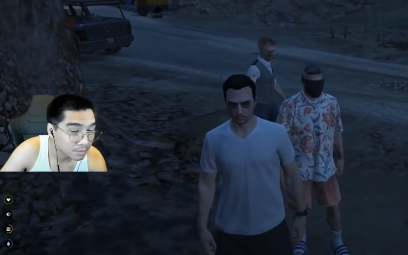 GTA V: PewPew trở thành con nợ của server, sống đời đập đá mưu sinh - ảnh 1