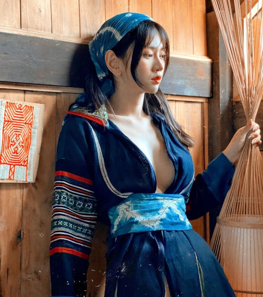 le-bong-bi-che-lam-mat-ban-sac-dan-toc-vi-mac-ao-dai-khong-noi-y-2