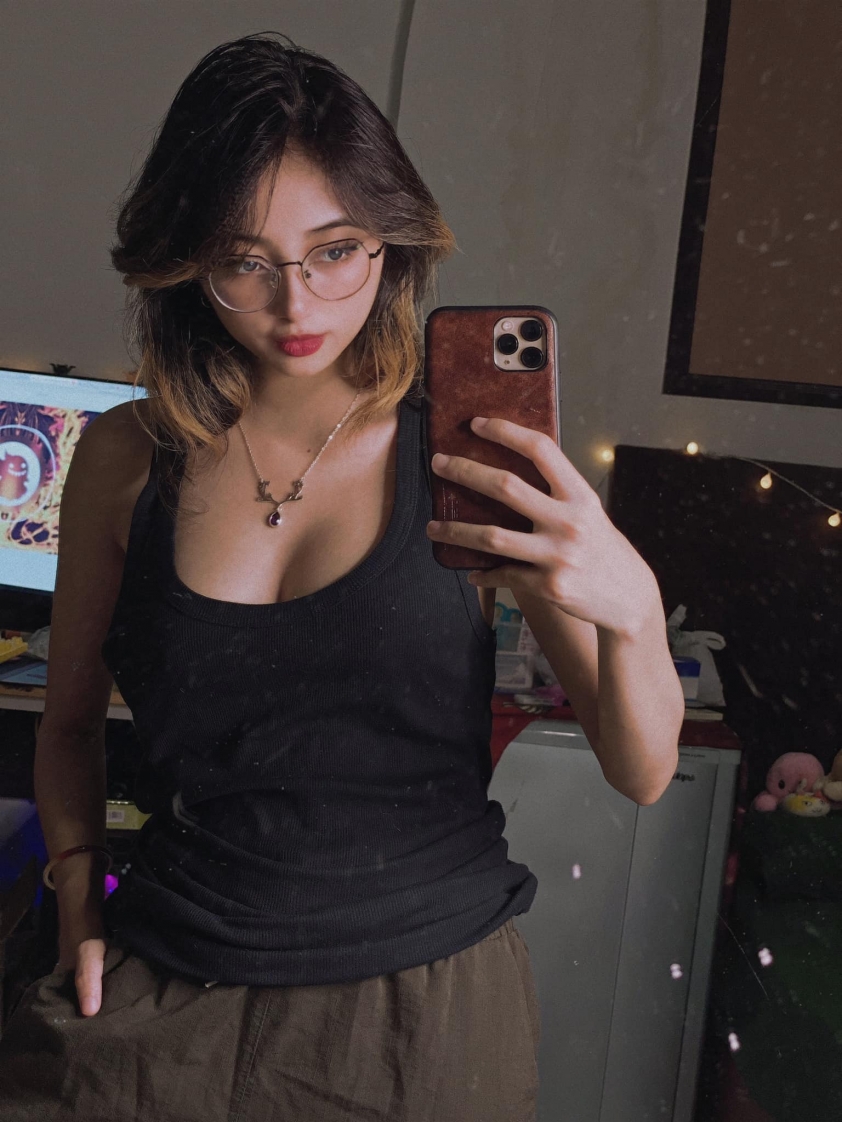 lmht-nu-trong-tai-sexy-cua-giai-dau-vcs-khien-nguoi-xem-me-met-10