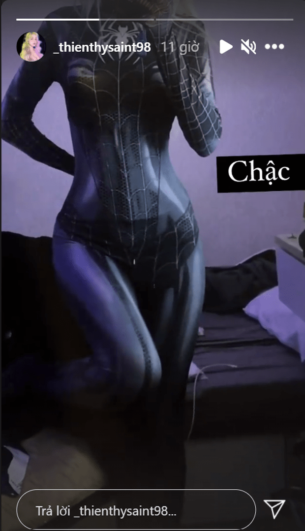 nữ streamer thiên thy cosplay spider girl