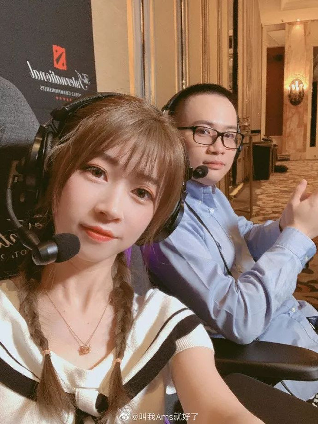 Nữ BLV Dota 2 đốn tim các khán giả của giải đấu TI10 bởi nhan sắc xinh đẹp 80888