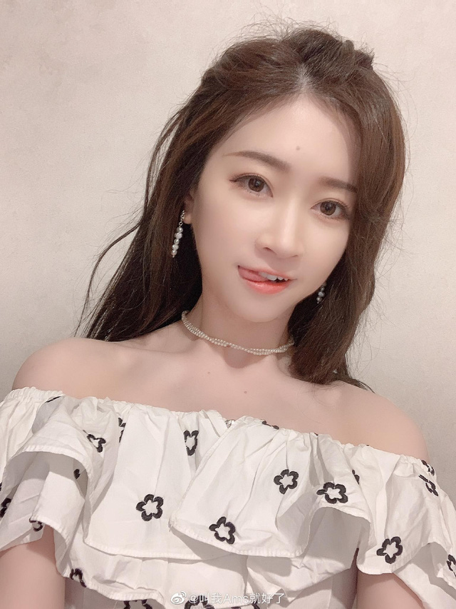 Nữ BLV Dota 2 đốn tim các khán giả của giải đấu TI10 bởi nhan sắc xinh đẹp 80899
