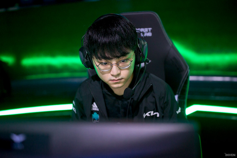 ShowMaker lên tiếng ủng hộ việc Riot Games xóa tính năng chat all trong LMHT 81684
