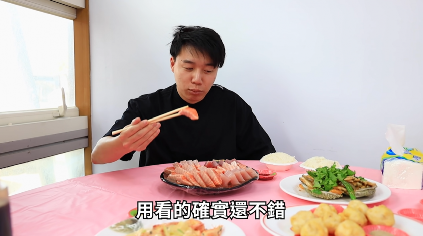 Toyz là một food reviewer có tiếng