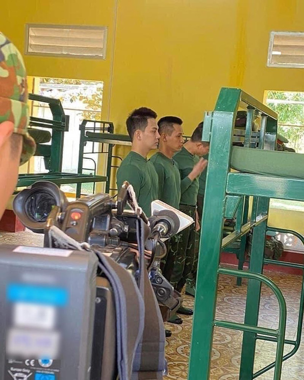 Những bức ảnh hậu trường đầu tiên về Độ Mixi và Hòa Minzy tại Sao Nhập Ngũ 2021 93787