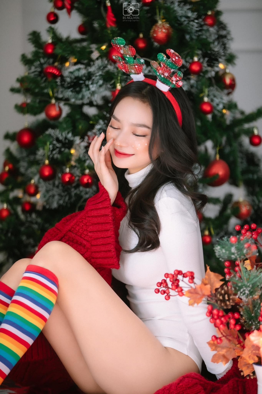 Nữ streamer Kim Chi khiến các fan trầm trồ bởi bộ ảnh Giáng Sinh tuyệt đẹp 99515
