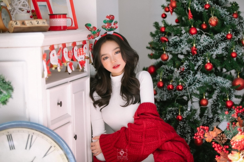 Nữ streamer Kim Chi khiến các fan trầm trồ bởi bộ ảnh Giáng Sinh tuyệt đẹp 99519