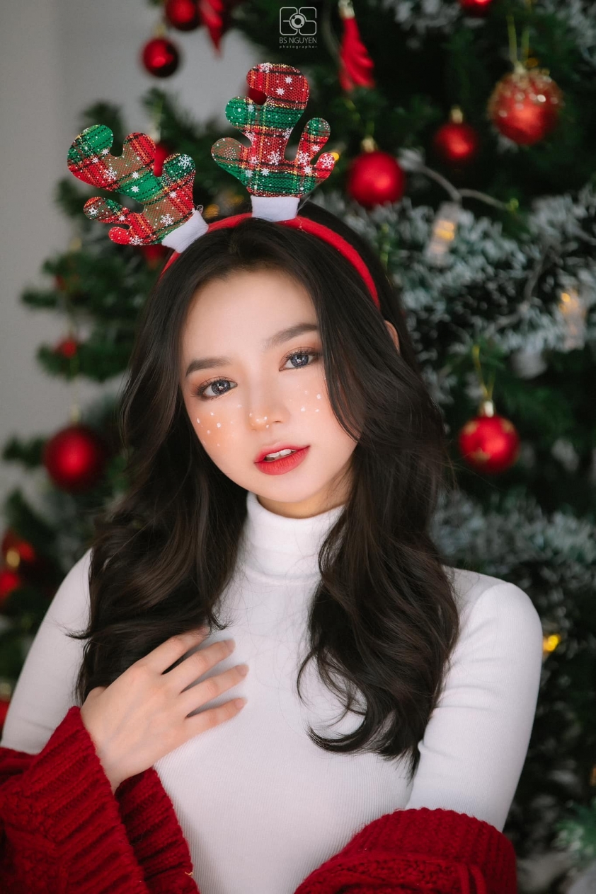 Nữ streamer Kim Chi khiến các fan trầm trồ bởi bộ ảnh Giáng Sinh tuyệt đẹp 99520