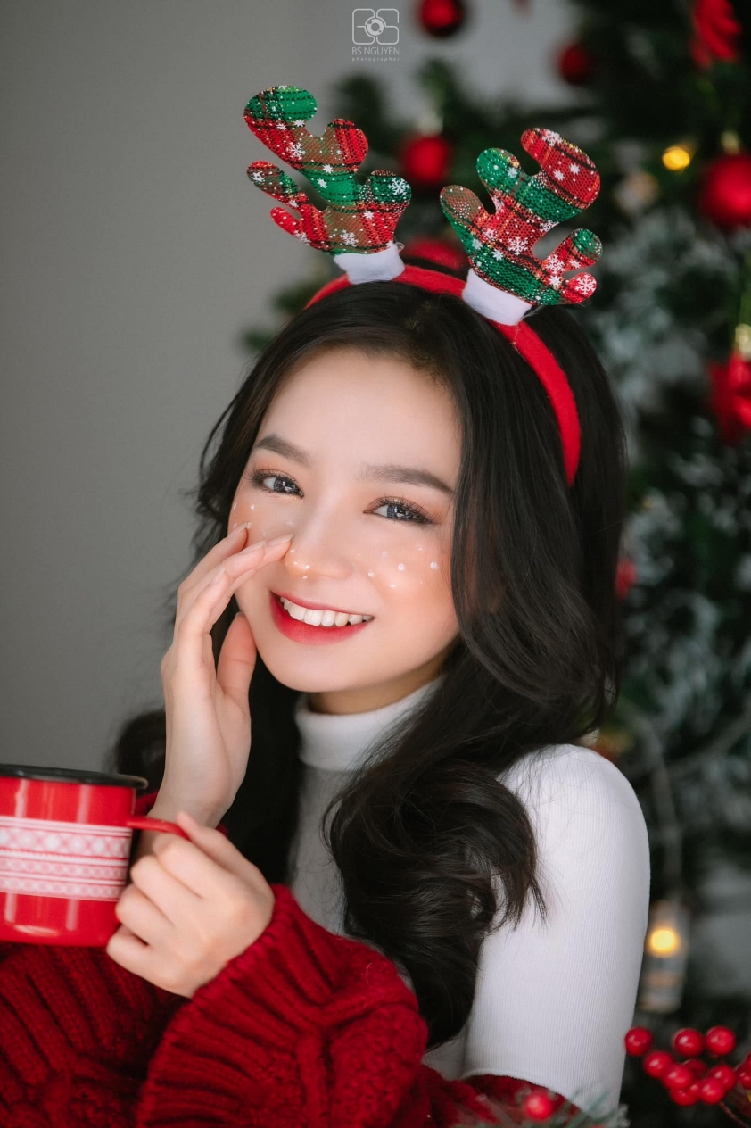 Nữ streamer Kim Chi khiến các fan trầm trồ bởi bộ ảnh Giáng Sinh tuyệt đẹp 99521