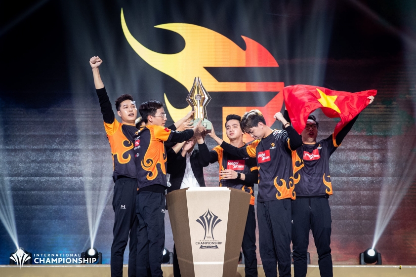 Liên Quân Mobile: Team Flash chính thức chia tay đội trưởng Gấu 104355