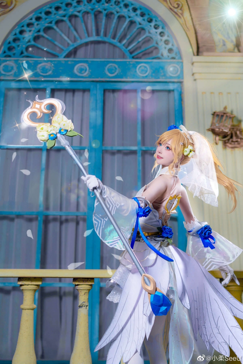 Ngắm màn cosplay Lux Khiết Tinh Hồng Hoa trong LMHT: Tốc Chiến 105875