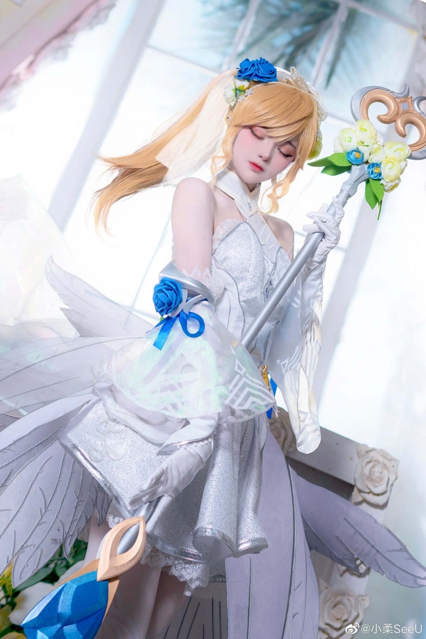 Ngắm màn cosplay Lux Khiết Tinh Hồng Hoa trong LMHT: Tốc Chiến 105876