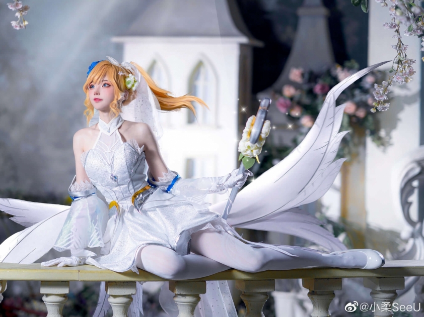 Ngắm màn cosplay Lux Khiết Tinh Hồng Hoa trong LMHT: Tốc Chiến 105877