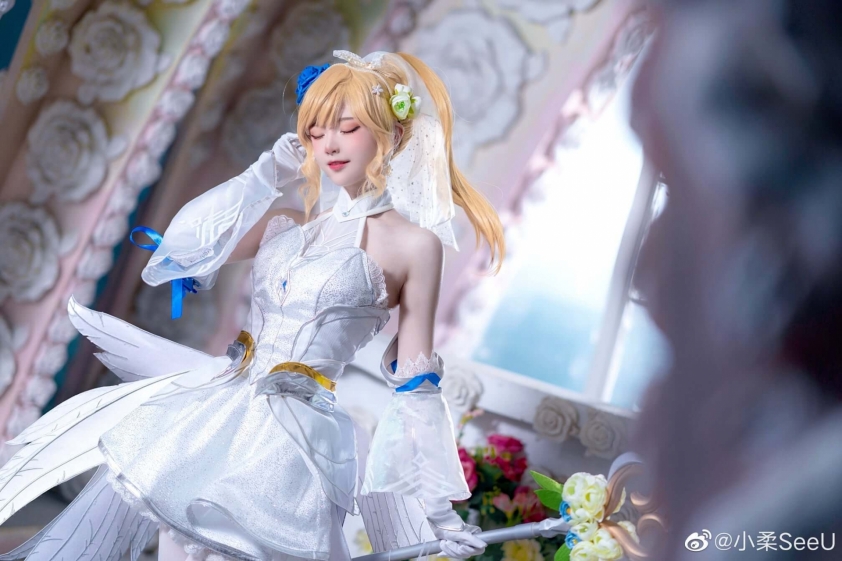 Ngắm màn cosplay Lux Khiết Tinh Hồng Hoa trong LMHT: Tốc Chiến 105878