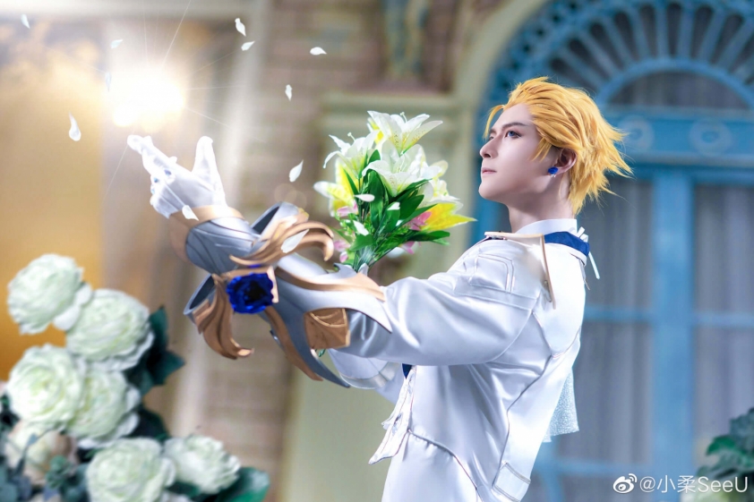 Ngắm màn cosplay Lux Khiết Tinh Hồng Hoa trong LMHT: Tốc Chiến 105881