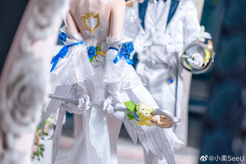 Ngắm màn cosplay Lux Khiết Tinh Hồng Hoa trong LMHT: Tốc Chiến 105882