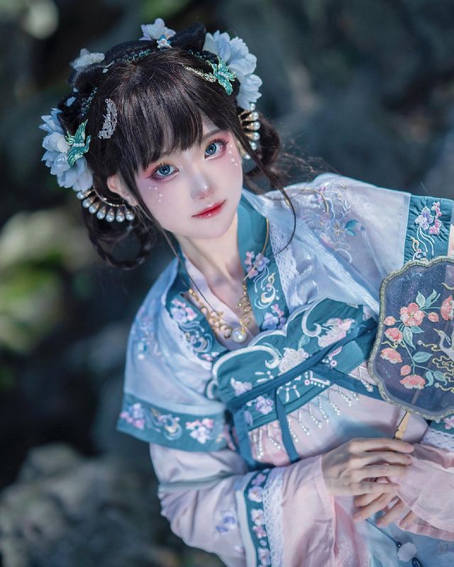Ngắm màn cosplay Yun Jin 'xinh như búp bê' trong Genshin Impact 106164