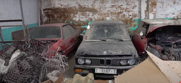 hang-tram-chiec-xe-bmw-bi-bo-hoang