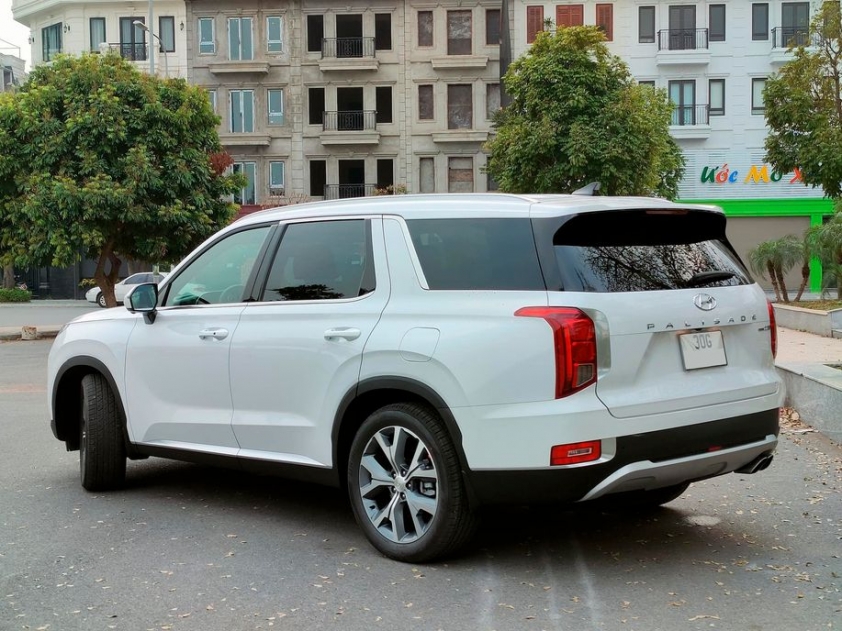 can-canh-hyundai-palisade-nhap-tu-gia-hon-2-4-ty-vnd-ke-gay-kho-cho-ford-explorer-3-172961j