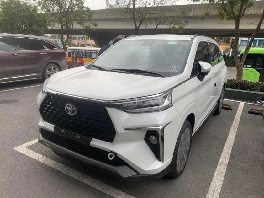 toyota-veloz-cross-2022-lo-them-anh-chup-tai-dai-l-4dd4