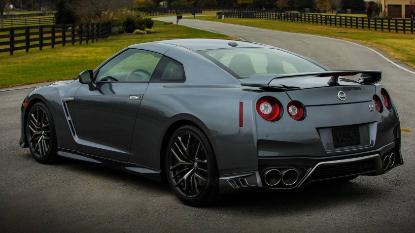 2018-nissan-gt-r-2