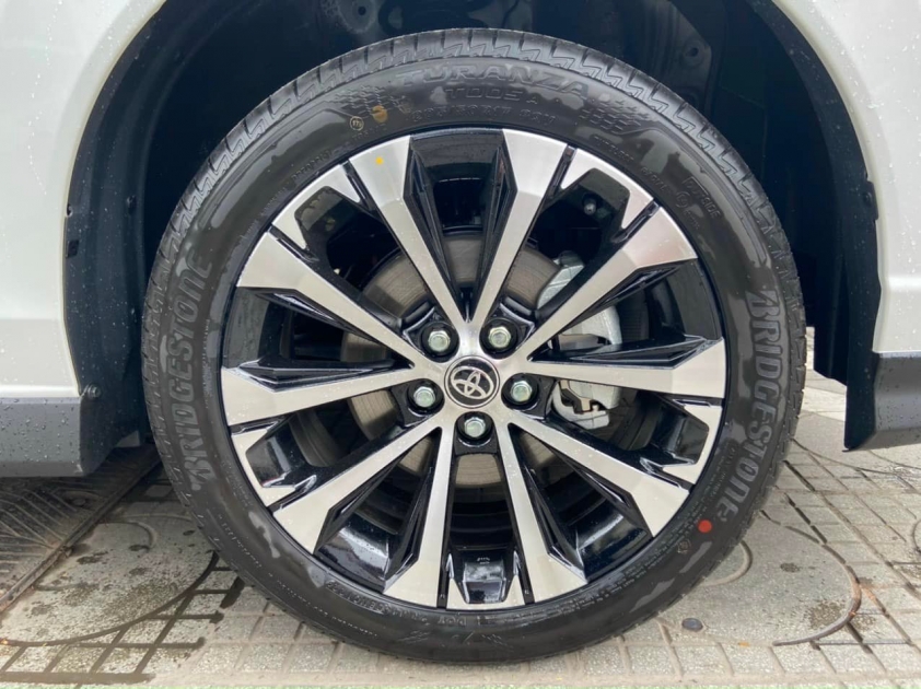 Toyota Veloz Cross