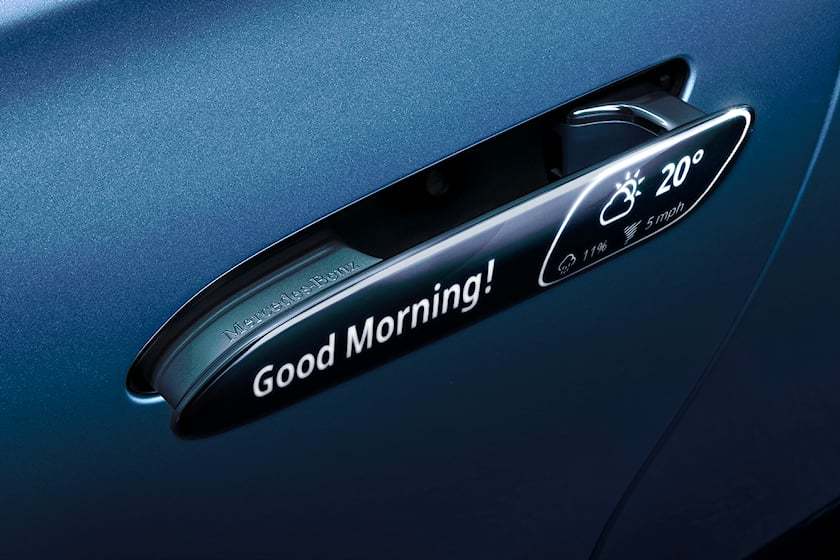tay-nam-cua-cua-xe-mercedes-g63-co-the-hien-thi-thong-tin-1