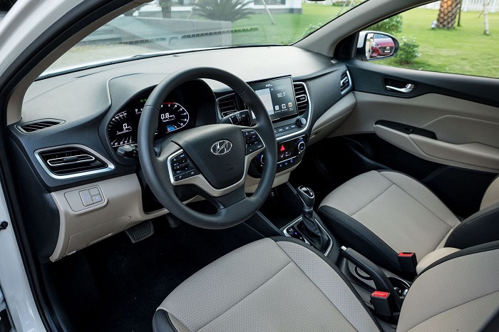 so-sanh-noi-that-hyundai-accent-2021-va-honda-city-2021-1