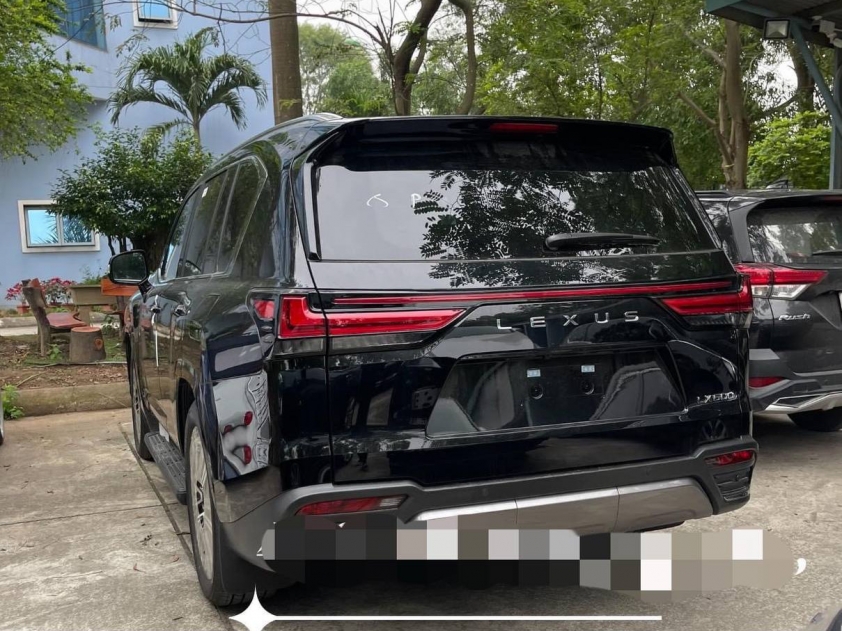 Cận cảnh 'xe chủ tịch' Lexus LX 600 2022 cập bến Việt Nam 123104