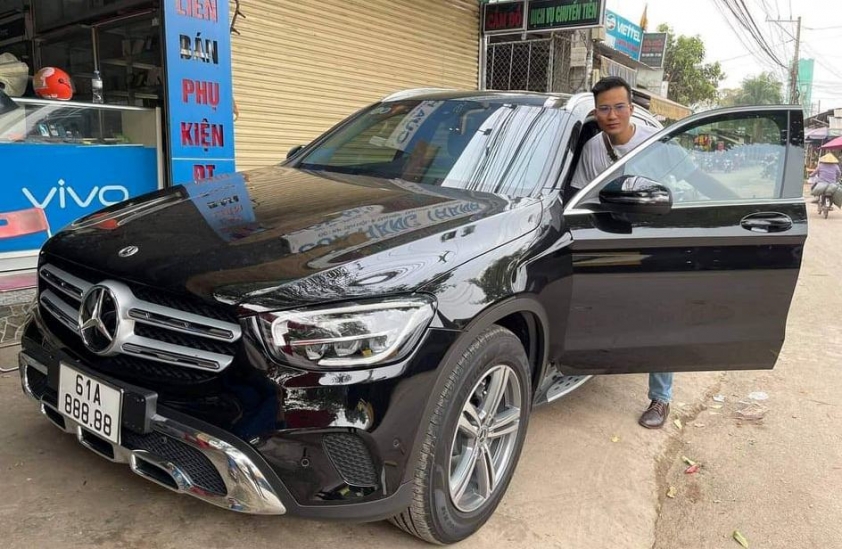 mercedes-glc-200-bien-ngu-8-chay-luot-rao-gia-7-8-ty-gay-sot-2