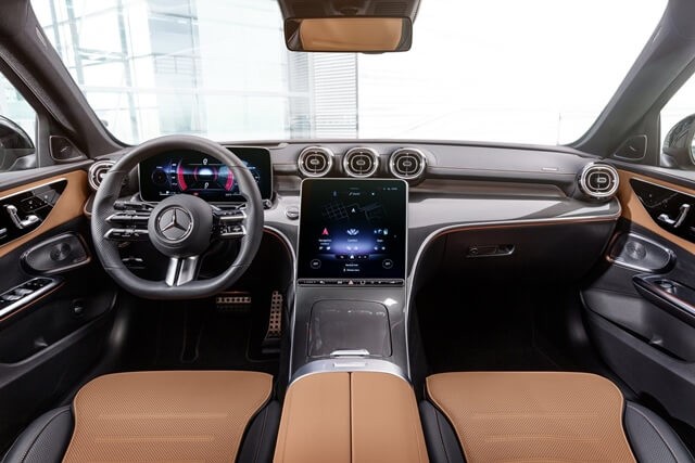 640-Mercedes-C300-2022-khoang-lai
