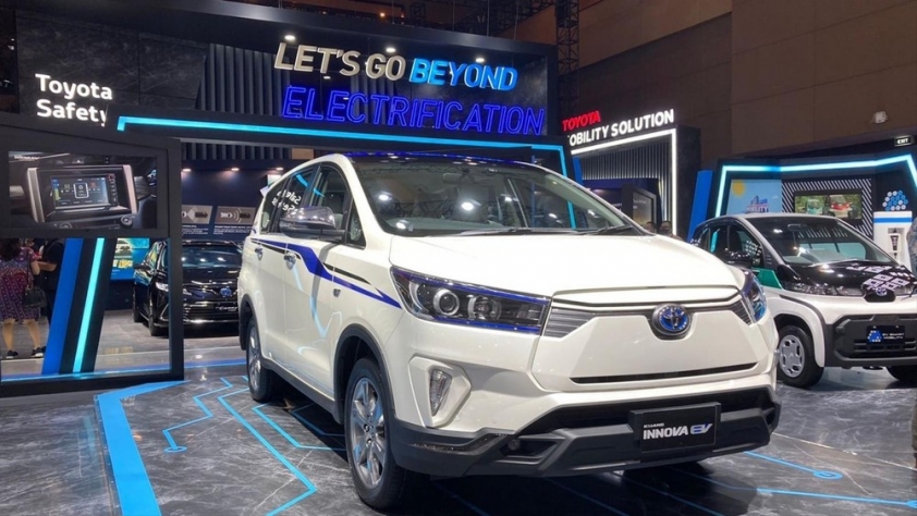 Bất ngờ xuất hiện phiên bản thuần điện Toyota Innova 123365
