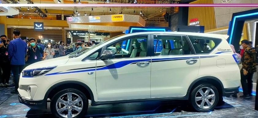 Bất ngờ xuất hiện phiên bản thuần điện Toyota Innova 123368