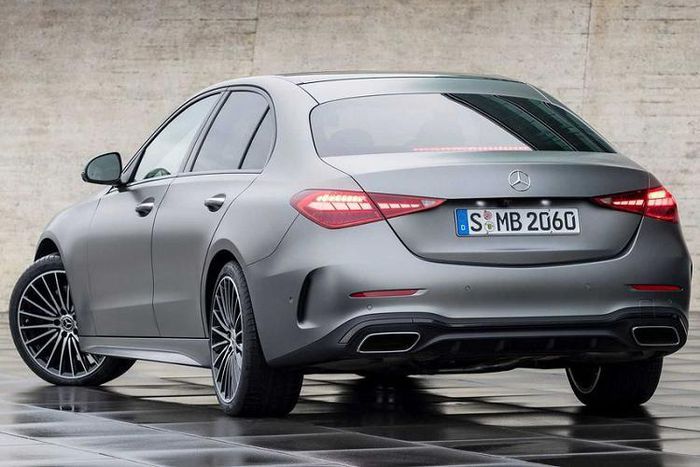 duoi-gia-xe-mercedes-c300-amg-2022
