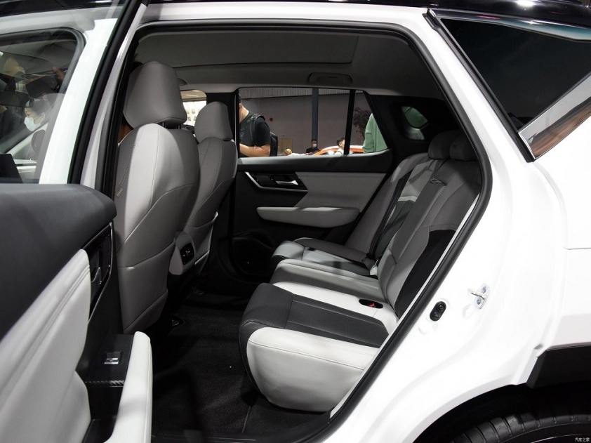 mitsubishi-airtrek-ev-2022-22-d470