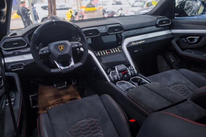 Giá bán chính hãng Lamborghini Urus tại Việt Nam là bao nhiêu? 127850
