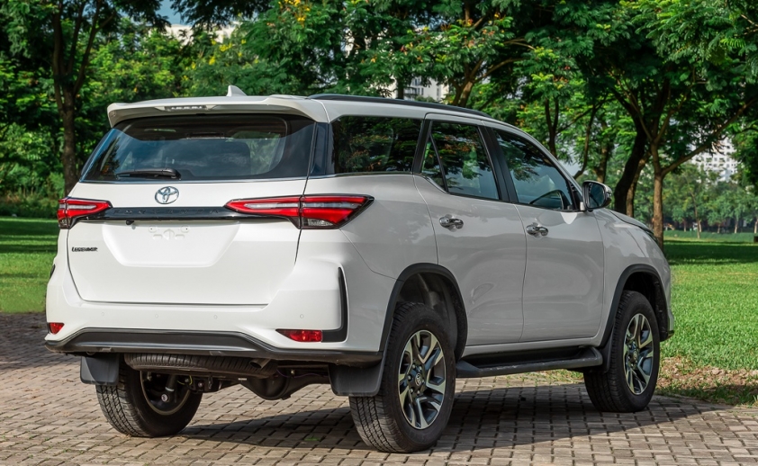 Toyota Fortuner 2022 ra mắt Việt Nam, bổ sung thêm trang bị, tăng giá bán đồng loạt các phiên bản 133154