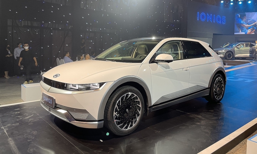 Bắt gặp Hyundai Ioniq 5 lăn bánh trên đường phố Hà Nội, cư dân mạng hết lời khen ngợi 133470