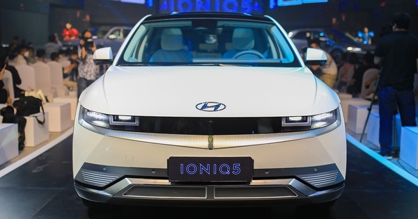 Bắt gặp Hyundai Ioniq 5 lăn bánh trên đường phố Hà Nội, cư dân mạng hết lời khen ngợi 133471