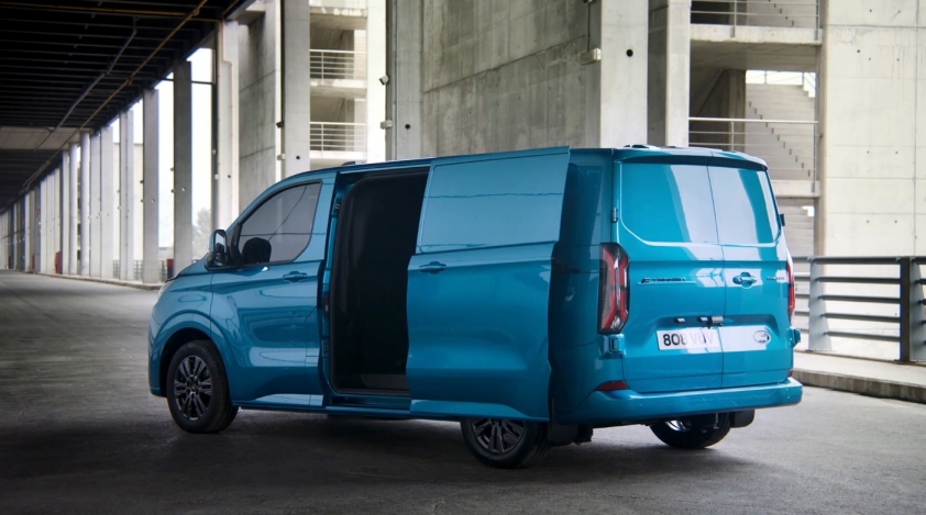 'Xe dịch vụ quốc dân' Ford Transit Custom 2024 ra mắt, sử dụng động cơ thuần điện 135205