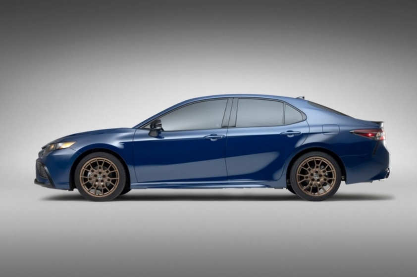 Lạ mắt với Toyota Camry Nightshade Edition, phiên bản 'bóng đêm' thể thao 138355