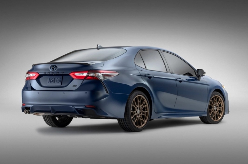 Lạ mắt với Toyota Camry Nightshade Edition, phiên bản 'bóng đêm' thể thao 138358