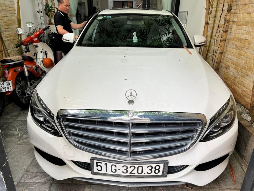 Trường Giang 'chia tay' Mercedes-Benz C250 Exclusive sau 5 năm sử dụng 148608