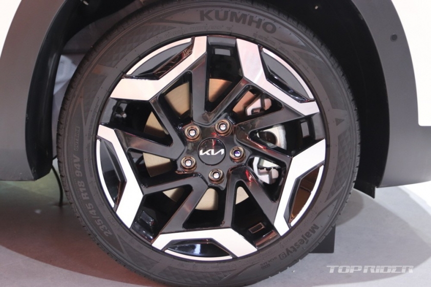 kia-seltos-2023-15-f8aa