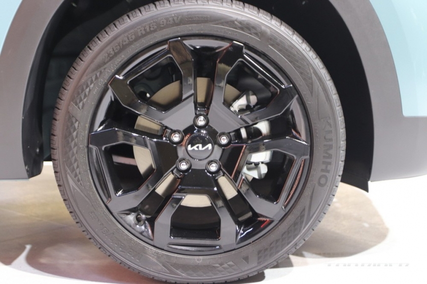 kia-seltos-2023-16-410e